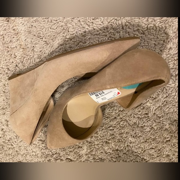 Franco Sarto Tan Wedge Shoes - Picture 2 of 2
